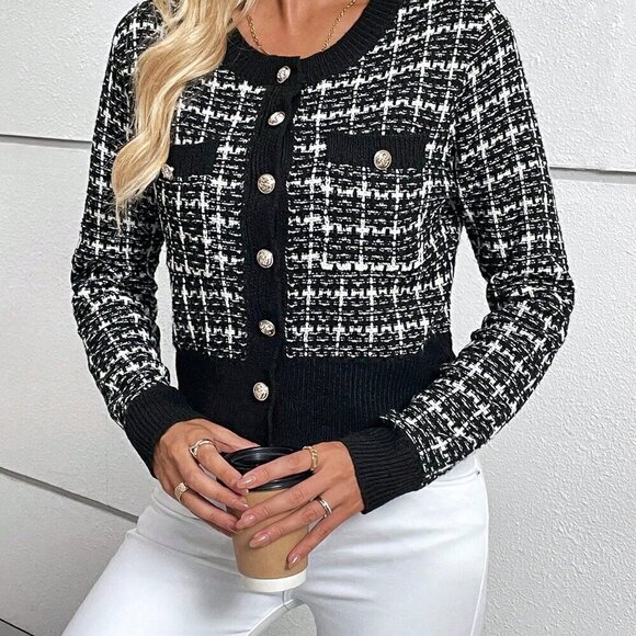 Black and White Casual Women's Plaid Pattern Button Front Cardigan - Picture 6 of 6